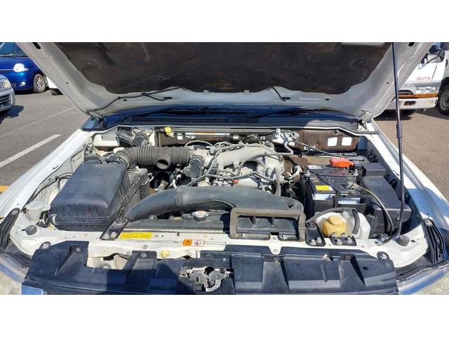 パジェロ ロング　ＧＲ　４ＷＤ　ドライブレコーダー　ＥＴＣ　バックカメラ　ナビ　ＴＶ　アルミホイール　キーレスエントリー　電動格納ミラー　ＡＴ　盗難防止システム　衝突安全ボディ　ＣＤ　ＵＳＢ　ＡＢＳ　ＥＳＣ　エアコン（20枚目）