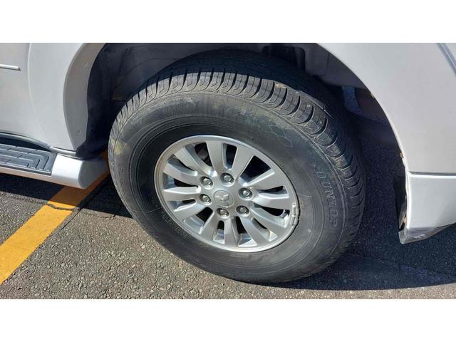 パジェロ ロング　ＧＲ　４ＷＤ　ドライブレコーダー　ＥＴＣ　バックカメラ　ナビ　ＴＶ　アルミホイール　キーレスエントリー　電動格納ミラー　ＡＴ　盗難防止システム　衝突安全ボディ　ＣＤ　ＵＳＢ　ＡＢＳ　ＥＳＣ　エアコン（26枚目）