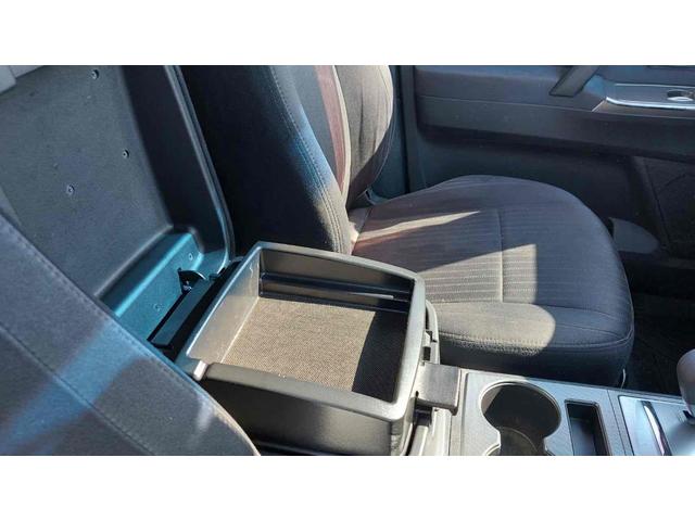 パジェロ ロング　ＧＲ　４ＷＤ　ドライブレコーダー　ＥＴＣ　バックカメラ　ナビ　ＴＶ　アルミホイール　キーレスエントリー　電動格納ミラー　ＡＴ　盗難防止システム　衝突安全ボディ　ＣＤ　ＵＳＢ　ＡＢＳ　ＥＳＣ　エアコン（30枚目）