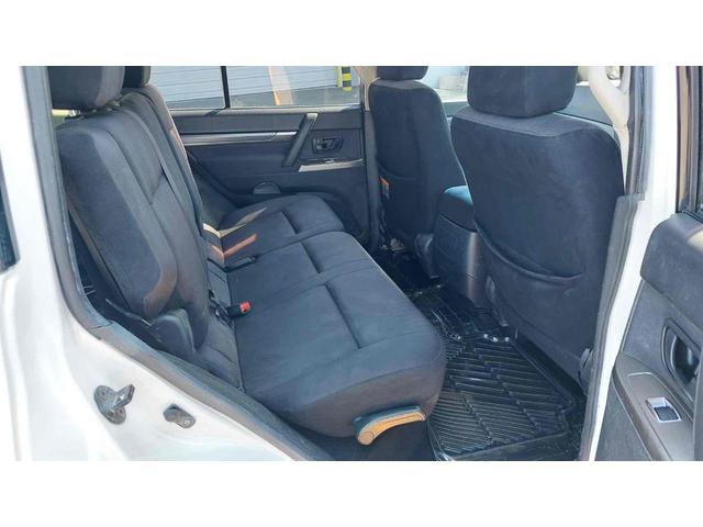 パジェロ ロング　ＧＲ　４ＷＤ　ドライブレコーダー　ＥＴＣ　バックカメラ　ナビ　ＴＶ　アルミホイール　キーレスエントリー　電動格納ミラー　ＡＴ　盗難防止システム　衝突安全ボディ　ＣＤ　ＵＳＢ　ＡＢＳ　ＥＳＣ　エアコン（38枚目）