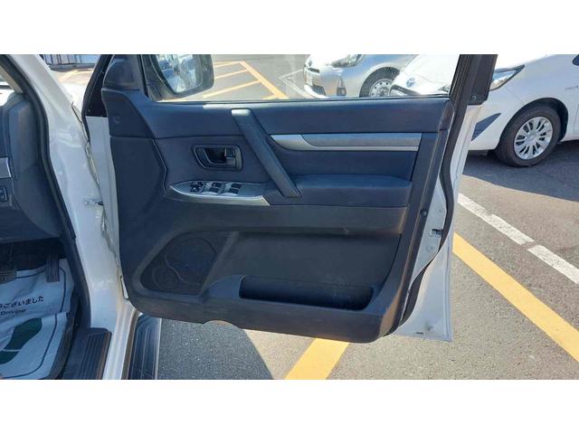 パジェロ ロング　ＧＲ　４ＷＤ　ドライブレコーダー　ＥＴＣ　バックカメラ　ナビ　ＴＶ　アルミホイール　キーレスエントリー　電動格納ミラー　ＡＴ　盗難防止システム　衝突安全ボディ　ＣＤ　ＵＳＢ　ＡＢＳ　ＥＳＣ　エアコン（45枚目）