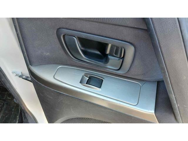 パジェロ ロング　ＧＲ　４ＷＤ　ドライブレコーダー　ＥＴＣ　バックカメラ　ナビ　ＴＶ　アルミホイール　キーレスエントリー　電動格納ミラー　ＡＴ　盗難防止システム　衝突安全ボディ　ＣＤ　ＵＳＢ　ＡＢＳ　ＥＳＣ　エアコン（49枚目）