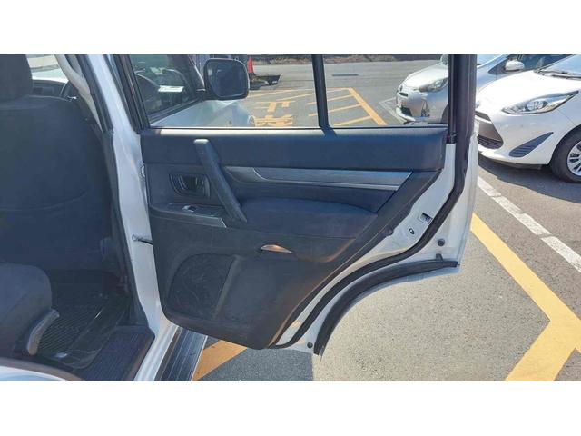 パジェロ ロング　ＧＲ　４ＷＤ　ドライブレコーダー　ＥＴＣ　バックカメラ　ナビ　ＴＶ　アルミホイール　キーレスエントリー　電動格納ミラー　ＡＴ　盗難防止システム　衝突安全ボディ　ＣＤ　ＵＳＢ　ＡＢＳ　ＥＳＣ　エアコン（52枚目）