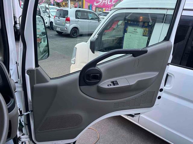 アトラストラック 　１．３５ｔ　はね上げゲート　階段付き　外装仕上げ済み　ＡＴ　後輪ダブル　バックカメラ　電動格納ミラー　エアコン　パワーウィンドウ　運転席エアバッグ　長さ３０７ｃｍ　幅１６４ｃｍ　高さ１８６ｃｍ（26枚目）