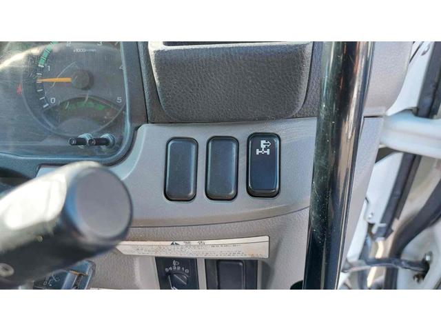 キャンター 　３ｔトラック　ダンプ　低床　ＡＴ　後輪ダブル　レーンアシスト　ＥＴＣ　キーレスエントリー　ターボ　エアコン　パワーウィンドウ　運転席エアバッグ　外装板金ペイント　コボレーン　中間ピン（57枚目）