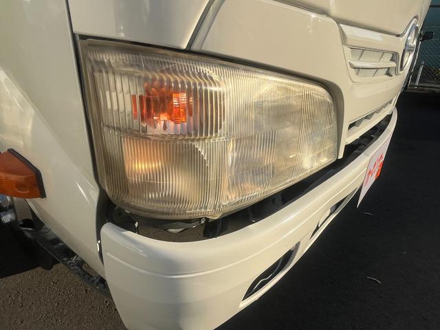 デュトロ 全低床超強化ダンプ　２ｔ強化ダンプ　　外装板金ペイント　低床　５速マニュアル　トラック　ＭＴ　後輪ダブル　ターボ　エアコン　パワーウィンドウ　運転席エアバック　総重量４８９５ｋｇ（59枚目）