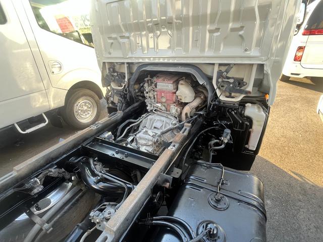 デュトロ 全低床超強化ダンプ　２ｔ強化ダンプ　　外装板金ペイント　低床　５速マニュアル　トラック　ＭＴ　後輪ダブル　ターボ　エアコン　パワーウィンドウ　運転席エアバック　総重量４８９５ｋｇ（68枚目）