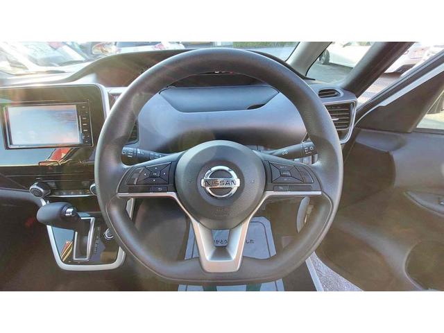 セレナ Ｓ　バックカメラ　ナビ　ＴＶ　オートクルーズコントロール　衝突被害軽減システム　両側スライド・片側電動　オートライト　スマートキー　電動格納ミラー　３列シート　ＣＶＴ　アルミホイール　ＣＤ　ＤＶＤ再生（3枚目）