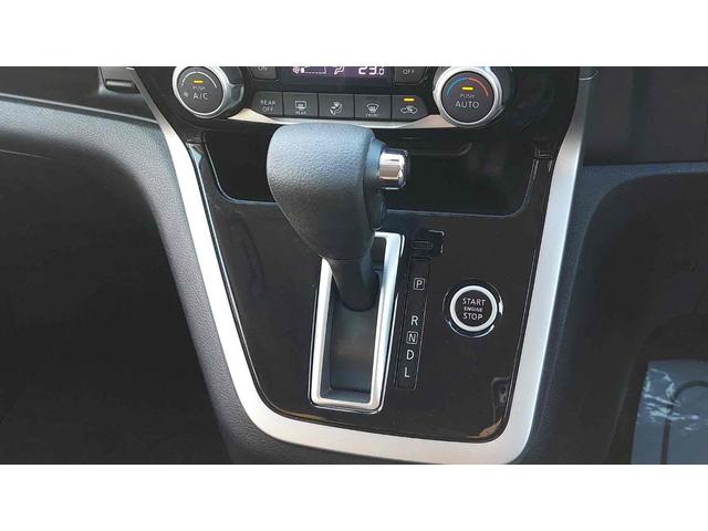 セレナ Ｓ　バックカメラ　ナビ　ＴＶ　オートクルーズコントロール　衝突被害軽減システム　両側スライド・片側電動　オートライト　スマートキー　電動格納ミラー　３列シート　ＣＶＴ　アルミホイール　ＣＤ　ＤＶＤ再生（9枚目）