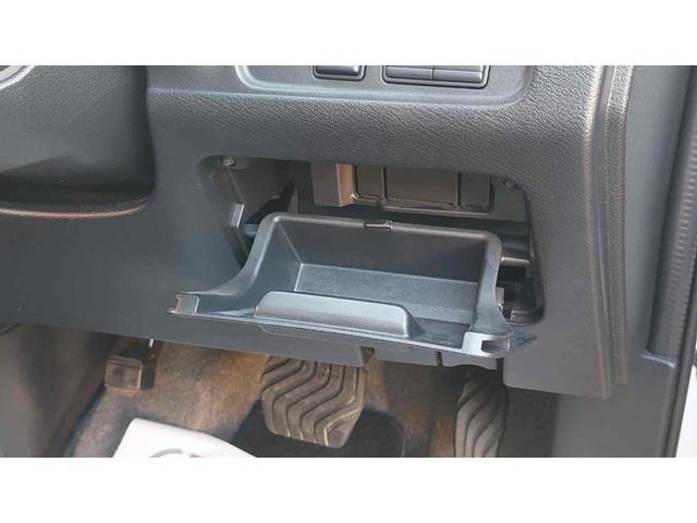 セレナ Ｓ　バックカメラ　ナビ　ＴＶ　オートクルーズコントロール　衝突被害軽減システム　両側スライド・片側電動　オートライト　スマートキー　電動格納ミラー　３列シート　ＣＶＴ　アルミホイール　ＣＤ　ＤＶＤ再生（11枚目）