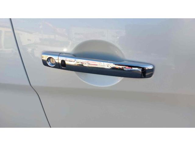 セレナ Ｓ　バックカメラ　ナビ　ＴＶ　オートクルーズコントロール　衝突被害軽減システム　両側スライド・片側電動　オートライト　スマートキー　電動格納ミラー　３列シート　ＣＶＴ　アルミホイール　ＣＤ　ＤＶＤ再生（27枚目）