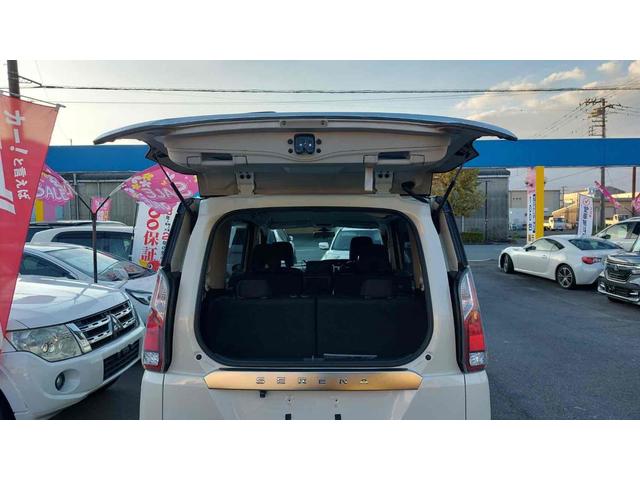 セレナ Ｓ　バックカメラ　ナビ　ＴＶ　オートクルーズコントロール　衝突被害軽減システム　両側スライド・片側電動　オートライト　スマートキー　電動格納ミラー　３列シート　ＣＶＴ　アルミホイール　ＣＤ　ＤＶＤ再生（33枚目）