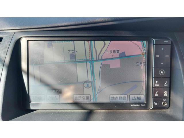 アイシス プラタナ　Ｕセレクション　ドライブレコーダー　ＥＴＣ　バックカメラ　ナビ　ＴＶ　両側電動スライドドア　ＨＩＤ　電動リアゲート　スマートキー　電動格納ミラー　３列シート　ＣＶＴ　アルミホイール　ＣＤ　ＤＶＤ再生（4枚目）