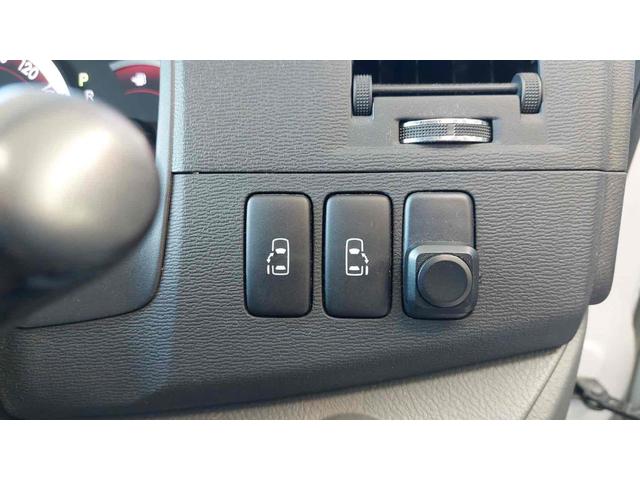 アイシス プラタナ　Ｕセレクション　ドライブレコーダー　ＥＴＣ　バックカメラ　ナビ　ＴＶ　両側電動スライドドア　ＨＩＤ　電動リアゲート　スマートキー　電動格納ミラー　３列シート　ＣＶＴ　アルミホイール　ＣＤ　ＤＶＤ再生（7枚目）