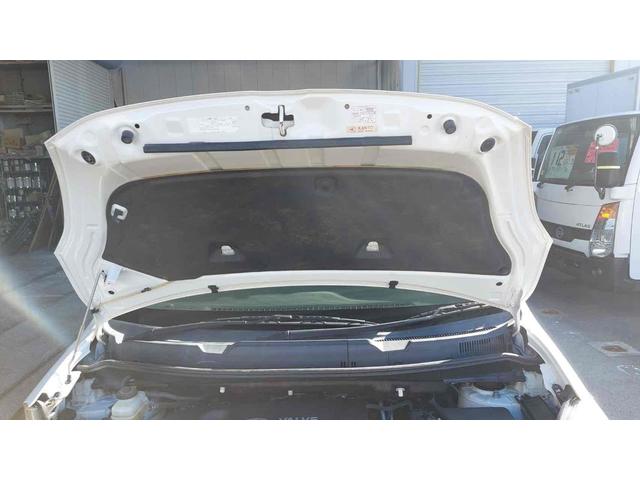 アイシス プラタナ　Ｕセレクション　ドライブレコーダー　ＥＴＣ　バックカメラ　ナビ　ＴＶ　両側電動スライドドア　ＨＩＤ　電動リアゲート　スマートキー　電動格納ミラー　３列シート　ＣＶＴ　アルミホイール　ＣＤ　ＤＶＤ再生（33枚目）