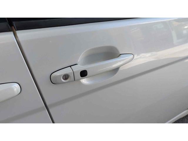 アイシス プラタナ　Ｕセレクション　ドライブレコーダー　ＥＴＣ　バックカメラ　ナビ　ＴＶ　両側電動スライドドア　ＨＩＤ　電動リアゲート　スマートキー　電動格納ミラー　３列シート　ＣＶＴ　アルミホイール　ＣＤ　ＤＶＤ再生（38枚目）