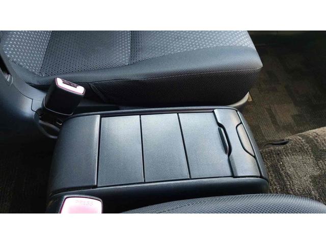 アイシス プラタナ　Ｕセレクション　ドライブレコーダー　ＥＴＣ　バックカメラ　ナビ　ＴＶ　両側電動スライドドア　ＨＩＤ　電動リアゲート　スマートキー　電動格納ミラー　３列シート　ＣＶＴ　アルミホイール　ＣＤ　ＤＶＤ再生（47枚目）