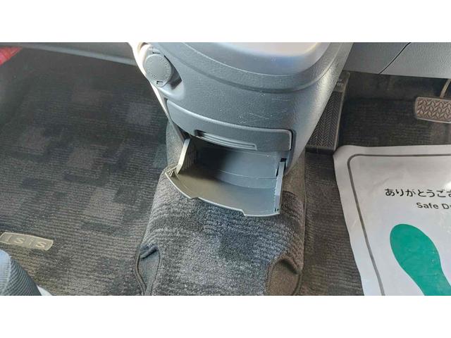 アイシス プラタナ　Ｕセレクション　ドライブレコーダー　ＥＴＣ　バックカメラ　ナビ　ＴＶ　両側電動スライドドア　ＨＩＤ　電動リアゲート　スマートキー　電動格納ミラー　３列シート　ＣＶＴ　アルミホイール　ＣＤ　ＤＶＤ再生（48枚目）