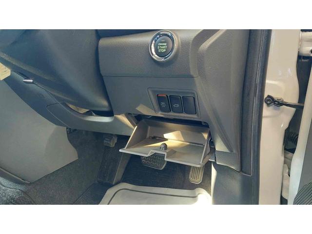 アイシス プラタナ　Ｕセレクション　ドライブレコーダー　ＥＴＣ　バックカメラ　ナビ　ＴＶ　両側電動スライドドア　ＨＩＤ　電動リアゲート　スマートキー　電動格納ミラー　３列シート　ＣＶＴ　アルミホイール　ＣＤ　ＤＶＤ再生（51枚目）