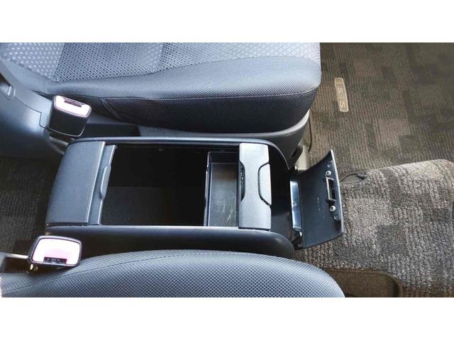 アイシス プラタナ　Ｕセレクション　ドライブレコーダー　ＥＴＣ　バックカメラ　ナビ　ＴＶ　両側電動スライドドア　ＨＩＤ　電動リアゲート　スマートキー　電動格納ミラー　３列シート　ＣＶＴ　アルミホイール　ＣＤ　ＤＶＤ再生（52枚目）