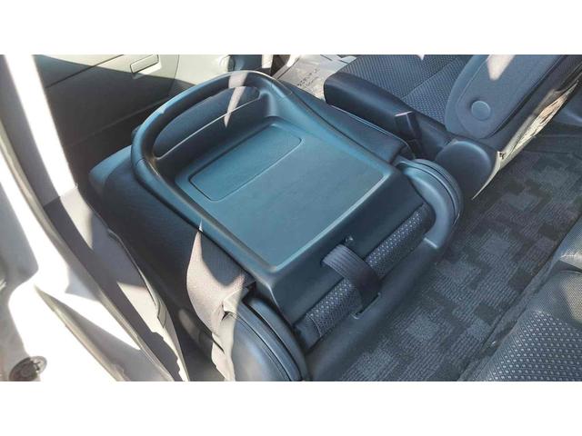 アイシス プラタナ　Ｕセレクション　ドライブレコーダー　ＥＴＣ　バックカメラ　ナビ　ＴＶ　両側電動スライドドア　ＨＩＤ　電動リアゲート　スマートキー　電動格納ミラー　３列シート　ＣＶＴ　アルミホイール　ＣＤ　ＤＶＤ再生（59枚目）