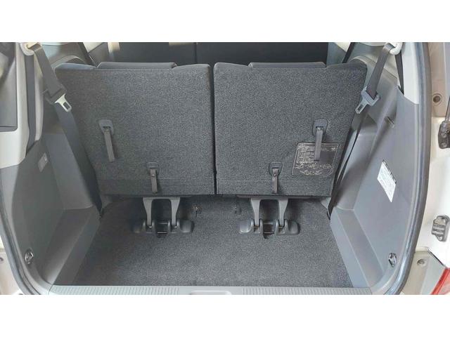 アイシス プラタナ　Ｕセレクション　ドライブレコーダー　ＥＴＣ　バックカメラ　ナビ　ＴＶ　両側電動スライドドア　ＨＩＤ　電動リアゲート　スマートキー　電動格納ミラー　３列シート　ＣＶＴ　アルミホイール　ＣＤ　ＤＶＤ再生（61枚目）