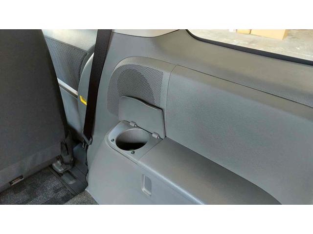 アイシス プラタナ　Ｕセレクション　ドライブレコーダー　ＥＴＣ　バックカメラ　ナビ　ＴＶ　両側電動スライドドア　ＨＩＤ　電動リアゲート　スマートキー　電動格納ミラー　３列シート　ＣＶＴ　アルミホイール　ＣＤ　ＤＶＤ再生（65枚目）