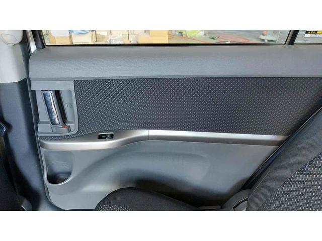 アイシス プラタナ　Ｕセレクション　ドライブレコーダー　ＥＴＣ　バックカメラ　ナビ　ＴＶ　両側電動スライドドア　ＨＩＤ　電動リアゲート　スマートキー　電動格納ミラー　３列シート　ＣＶＴ　アルミホイール　ＣＤ　ＤＶＤ再生（68枚目）