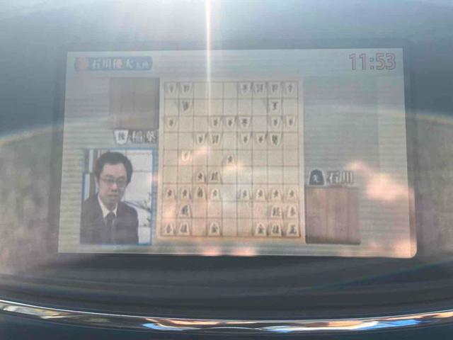 エルグランド ２５０ハイウェイスター　ＥＴＣ　全周囲カメラ　ナビ　ＴＶ　両側電動スライドドア　オートライト　ＨＩＤ　スマートキー　電動格納ミラー　３列シート　フルフラット　ハーフレザーシート　オットマン　ＣＶＴ　アルミホイール　ＣＤ（4枚目）