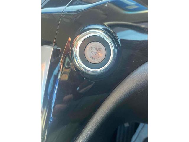 エルグランド ２５０ハイウェイスター　ＥＴＣ　全周囲カメラ　ナビ　ＴＶ　両側電動スライドドア　オートライト　ＨＩＤ　スマートキー　電動格納ミラー　３列シート　フルフラット　ハーフレザーシート　オットマン　ＣＶＴ　アルミホイール　ＣＤ（8枚目）