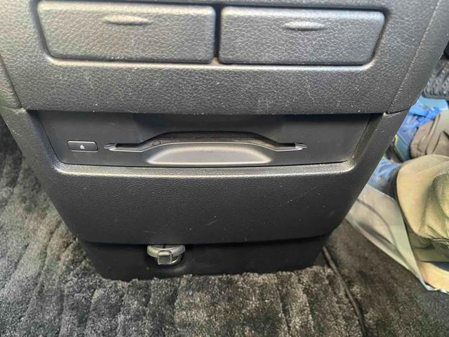 エルグランド ２５０ハイウェイスター　ＥＴＣ　全周囲カメラ　ナビ　ＴＶ　両側電動スライドドア　オートライト　ＨＩＤ　スマートキー　電動格納ミラー　３列シート　フルフラット　ハーフレザーシート　オットマン　ＣＶＴ　アルミホイール　ＣＤ（9枚目）