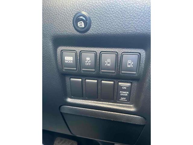 エルグランド ２５０ハイウェイスター　ＥＴＣ　全周囲カメラ　ナビ　ＴＶ　両側電動スライドドア　オートライト　ＨＩＤ　スマートキー　電動格納ミラー　３列シート　フルフラット　ハーフレザーシート　オットマン　ＣＶＴ　アルミホイール　ＣＤ（10枚目）