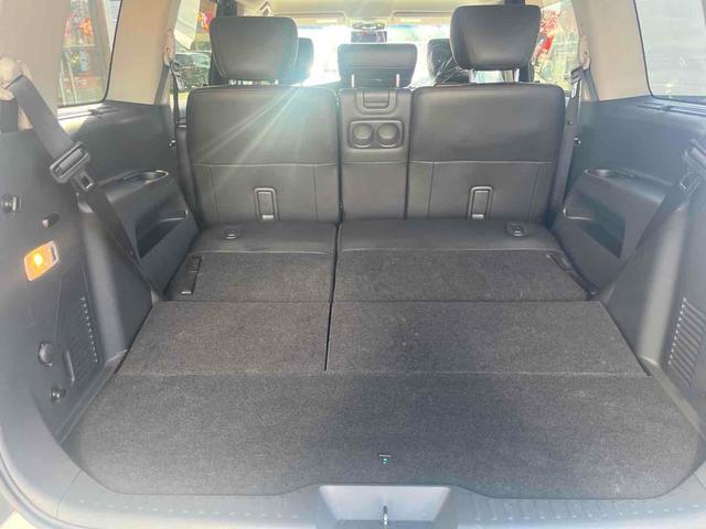 エルグランド ２５０ハイウェイスター　ＥＴＣ　全周囲カメラ　ナビ　ＴＶ　両側電動スライドドア　オートライト　ＨＩＤ　スマートキー　電動格納ミラー　３列シート　フルフラット　ハーフレザーシート　オットマン　ＣＶＴ　アルミホイール　ＣＤ（18枚目）