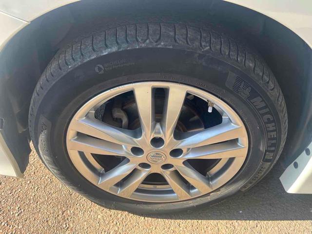 エルグランド ２５０ハイウェイスター　ＥＴＣ　全周囲カメラ　ナビ　ＴＶ　両側電動スライドドア　オートライト　ＨＩＤ　スマートキー　電動格納ミラー　３列シート　フルフラット　ハーフレザーシート　オットマン　ＣＶＴ　アルミホイール　ＣＤ（22枚目）