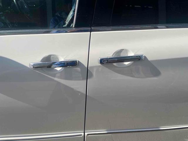 エルグランド ２５０ハイウェイスター　ＥＴＣ　全周囲カメラ　ナビ　ＴＶ　両側電動スライドドア　オートライト　ＨＩＤ　スマートキー　電動格納ミラー　３列シート　フルフラット　ハーフレザーシート　オットマン　ＣＶＴ　アルミホイール　ＣＤ（25枚目）