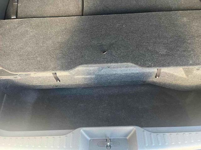 エルグランド ２５０ハイウェイスター　ＥＴＣ　全周囲カメラ　ナビ　ＴＶ　両側電動スライドドア　オートライト　ＨＩＤ　スマートキー　電動格納ミラー　３列シート　フルフラット　ハーフレザーシート　オットマン　ＣＶＴ　アルミホイール　ＣＤ（26枚目）