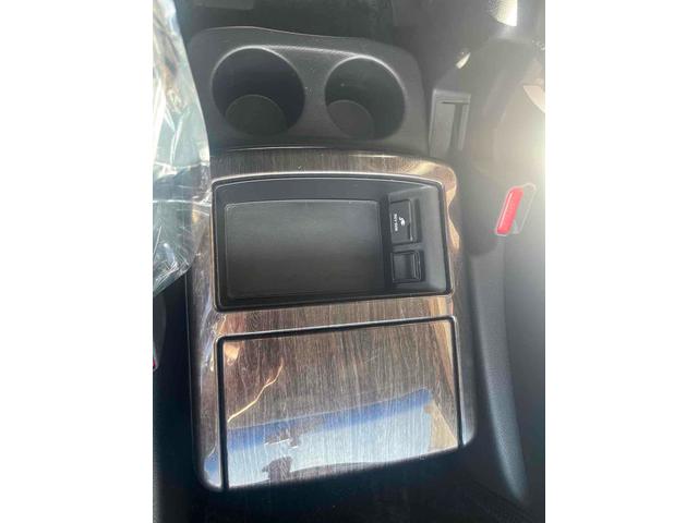 エルグランド ２５０ハイウェイスター　ＥＴＣ　全周囲カメラ　ナビ　ＴＶ　両側電動スライドドア　オートライト　ＨＩＤ　スマートキー　電動格納ミラー　３列シート　フルフラット　ハーフレザーシート　オットマン　ＣＶＴ　アルミホイール　ＣＤ（28枚目）