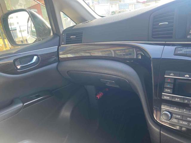 エルグランド ２５０ハイウェイスター　ＥＴＣ　全周囲カメラ　ナビ　ＴＶ　両側電動スライドドア　オートライト　ＨＩＤ　スマートキー　電動格納ミラー　３列シート　フルフラット　ハーフレザーシート　オットマン　ＣＶＴ　アルミホイール　ＣＤ（29枚目）
