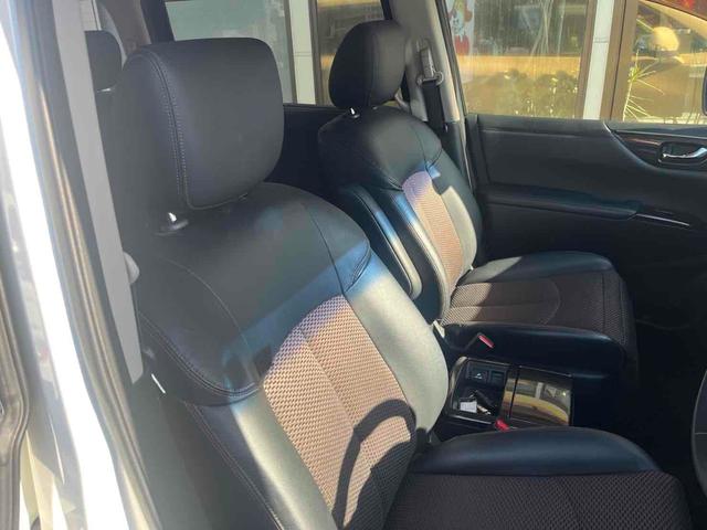 エルグランド ２５０ハイウェイスター　ＥＴＣ　全周囲カメラ　ナビ　ＴＶ　両側電動スライドドア　オートライト　ＨＩＤ　スマートキー　電動格納ミラー　３列シート　フルフラット　ハーフレザーシート　オットマン　ＣＶＴ　アルミホイール　ＣＤ（30枚目）