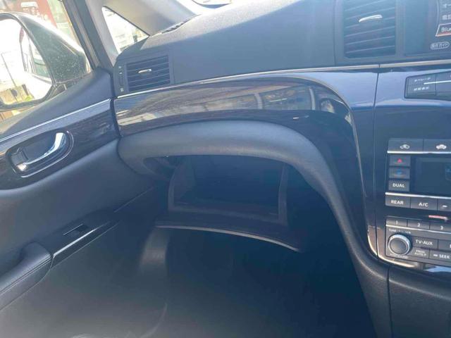 エルグランド ２５０ハイウェイスター　ＥＴＣ　全周囲カメラ　ナビ　ＴＶ　両側電動スライドドア　オートライト　ＨＩＤ　スマートキー　電動格納ミラー　３列シート　フルフラット　ハーフレザーシート　オットマン　ＣＶＴ　アルミホイール　ＣＤ（31枚目）