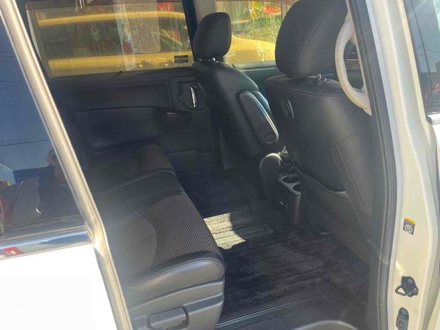 エルグランド ２５０ハイウェイスター　ＥＴＣ　全周囲カメラ　ナビ　ＴＶ　両側電動スライドドア　オートライト　ＨＩＤ　スマートキー　電動格納ミラー　３列シート　フルフラット　ハーフレザーシート　オットマン　ＣＶＴ　アルミホイール　ＣＤ（33枚目）