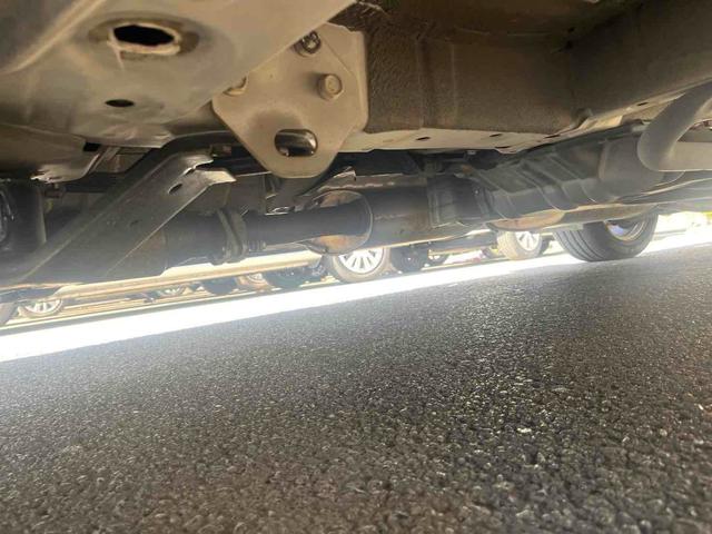 エルグランド ２５０ハイウェイスター　ＥＴＣ　全周囲カメラ　ナビ　ＴＶ　両側電動スライドドア　オートライト　ＨＩＤ　スマートキー　電動格納ミラー　３列シート　フルフラット　ハーフレザーシート　オットマン　ＣＶＴ　アルミホイール　ＣＤ（41枚目）