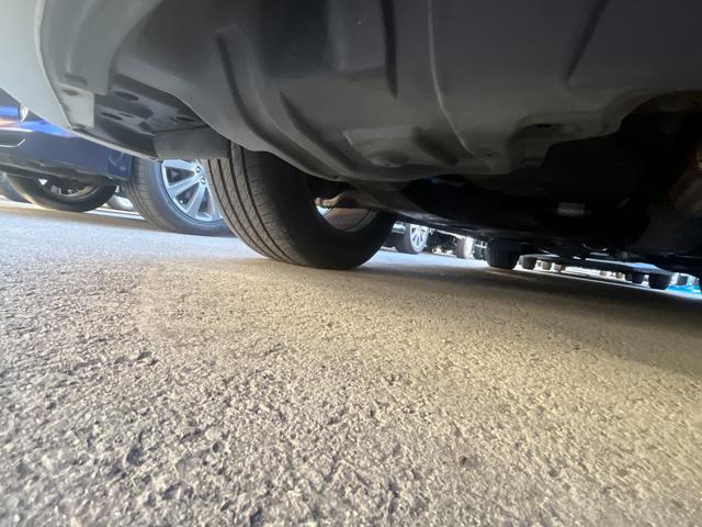 エルグランド ２５０ハイウェイスター　ＥＴＣ　全周囲カメラ　ナビ　ＴＶ　両側電動スライドドア　オートライト　ＨＩＤ　スマートキー　電動格納ミラー　３列シート　フルフラット　ハーフレザーシート　オットマン　ＣＶＴ　アルミホイール　ＣＤ（51枚目）