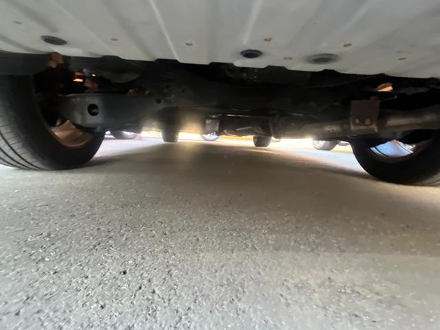 エルグランド ２５０ハイウェイスター　ＥＴＣ　全周囲カメラ　ナビ　ＴＶ　両側電動スライドドア　オートライト　ＨＩＤ　スマートキー　電動格納ミラー　３列シート　フルフラット　ハーフレザーシート　オットマン　ＣＶＴ　アルミホイール　ＣＤ（52枚目）