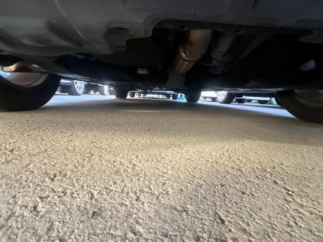 エルグランド ２５０ハイウェイスター　ＥＴＣ　全周囲カメラ　ナビ　ＴＶ　両側電動スライドドア　オートライト　ＨＩＤ　スマートキー　電動格納ミラー　３列シート　フルフラット　ハーフレザーシート　オットマン　ＣＶＴ　アルミホイール　ＣＤ（53枚目）