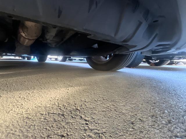 エルグランド ２５０ハイウェイスター　ＥＴＣ　全周囲カメラ　ナビ　ＴＶ　両側電動スライドドア　オートライト　ＨＩＤ　スマートキー　電動格納ミラー　３列シート　フルフラット　ハーフレザーシート　オットマン　ＣＶＴ　アルミホイール　ＣＤ（55枚目）