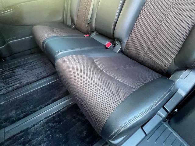 エルグランド ２５０ハイウェイスター　ＥＴＣ　全周囲カメラ　ナビ　ＴＶ　両側電動スライドドア　オートライト　ＨＩＤ　スマートキー　電動格納ミラー　３列シート　フルフラット　ハーフレザーシート　オットマン　ＣＶＴ　アルミホイール　ＣＤ（63枚目）