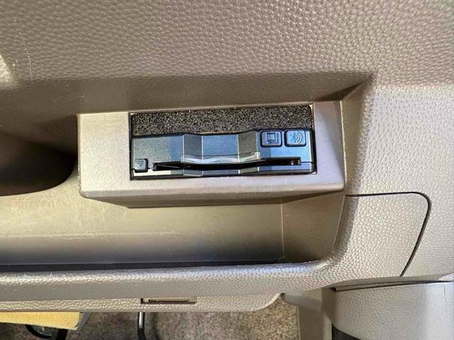 アルトラパンショコラ Ｘ　ＥＴＣ　オートライト　ＨＩＤ　スマートキー　アイドリングストップ　電動格納ミラー　ベンチシート　ＣＶＴ　盗難防止システム　ＡＢＳ　ＣＤ　衝突安全ボディ　エアコン　パワーステアリング　パワーウィンドウ（4枚目）