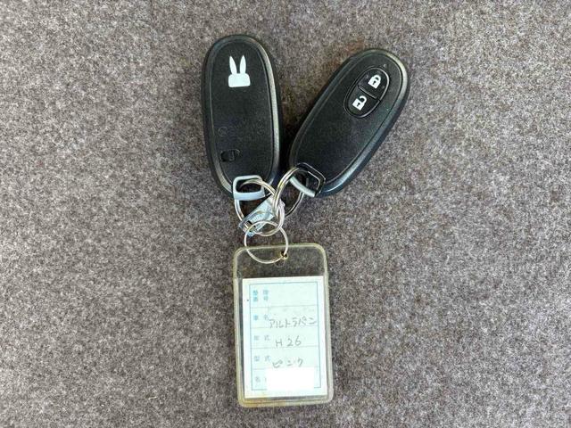 アルトラパンショコラ Ｘ　ＥＴＣ　オートライト　ＨＩＤ　スマートキー　アイドリングストップ　電動格納ミラー　ベンチシート　ＣＶＴ　盗難防止システム　ＡＢＳ　ＣＤ　衝突安全ボディ　エアコン　パワーステアリング　パワーウィンドウ（11枚目）