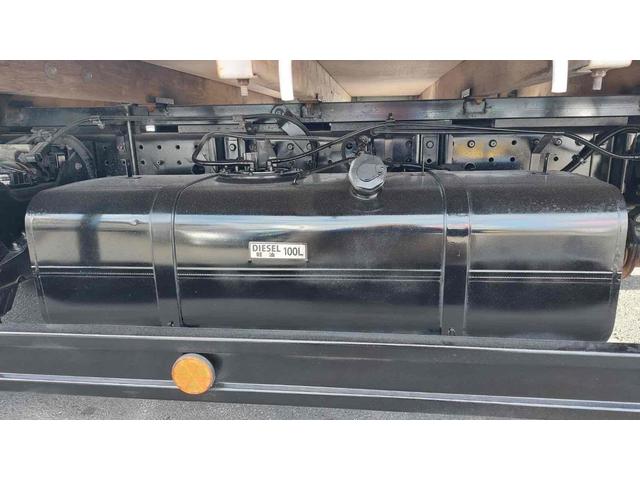 キャンター 　３ｔ　ワイドロングトラック　低床　ＣＶＴ　後輪ダブル　ＥＴＣ　キーレスエントリー　ターボ　エアコン　パワーウィンドウ　運転席エアバッグ　外装板金ペイント　ロープフック６ケ　長さ４３５ｃｍ　幅２０８ｃｍ（23枚目）